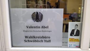 Schaufenster des Büros